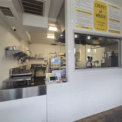 Crepes of Wrath - Interior is small