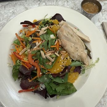 Nordstrom Washington Square - The freshest food in the mall. You will not find one single brown lettuce leaf here! - Department Stores Near Me - Tigard, Oregon