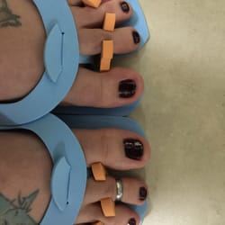 La Vista Nail Spa - Holiday toes!