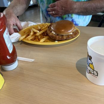 Mullets Uptown Ankeny - Tenderloin and fries - Breakfast & Brunch Near Me - Ankeny, Iowa