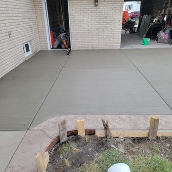 Chicago Concrete Designs, Inc. - Combination of conventional concrete driveway with stamped concrete edge - Masonry/Concrete Near Me Chicago Concrete Designs, Inc. - Combination of conventional concrete driveway with stamped concrete edge - Masonry/Concrete Near Me