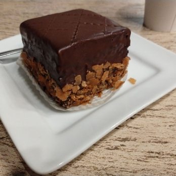 Amelie’s - Chocolate Petit Gateau - Cafes Near Me - Charlotte, North Carolina Amelie’s - Chocolate Petit Gateau - Cafes Near Me - Charlotte, North Carolina