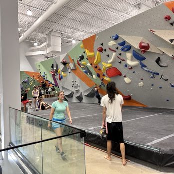 Movement Design District - Rock Climbing Near Me - Dallas, Texas