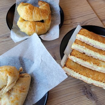 Buenos Aires Bakery & Cafe - Bakeries Near Me - Miami Beach, Florida