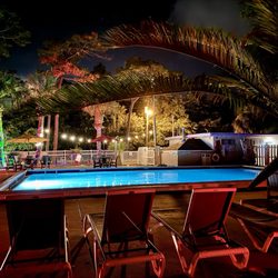 Navarre Beach Camping Resort - Pool and hot tub area at night