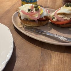 The Yeti - Cold smoke salmon Benedict