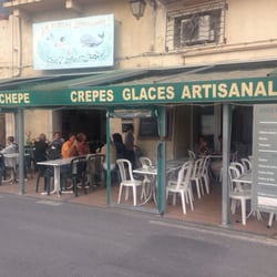 La Tchepe - Indoor and outdoor seating for this chill spot