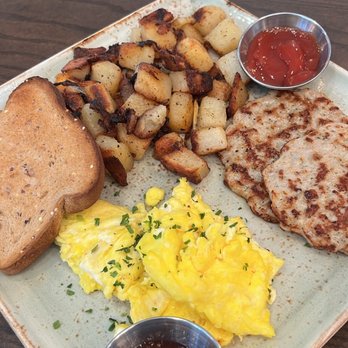 First Watch - the traditional with scrambeled eggs, gf toast, seasoned potatoes, and chicken sausage patties - Breakfast & Brunch Near Me - Delray Beach, Florida