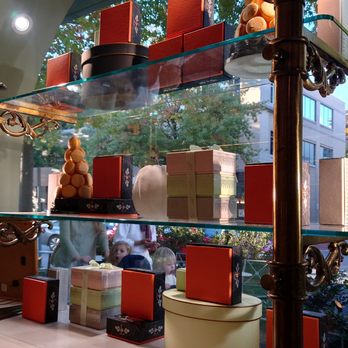 Laduree - La Durée interior - Patisserie/Cake Shop Near Me - Bethesda, Maryland
