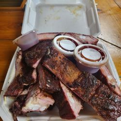 Shotgun BBQ Restaurant and Grill - Slab of ribs and sauce