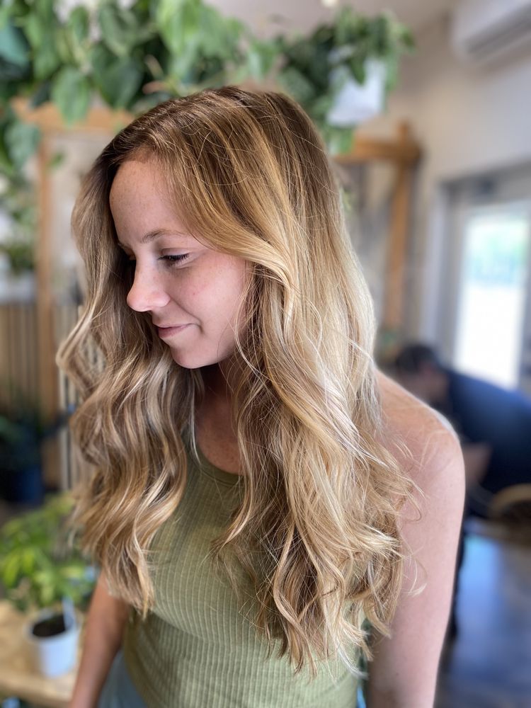 Alexis Chourre Hairstyling Logo