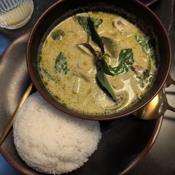 Som Boon Thai Kitchen - Green curry - $16. Awesome flavors! Great amount of ingredients! Beware of their "mild" spiciness. Lol!! - Thai Near Me - Houston, Texas