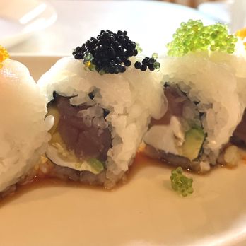 Suri Sushi Thai - Weston roll (close up) - tuna, mango, avocado, cream cheese, topped with scallop and rainbow tobika - Ramen Near Me - Weston , Florida