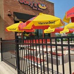 Joey’s Red Hots & Pizza - New Lenox - Outside patio