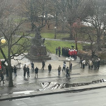 Lord Elgin Hotel - Lower floor view of Confederation Park on Remembrance Day - Hotels Near Me - Ottawa, Ontario