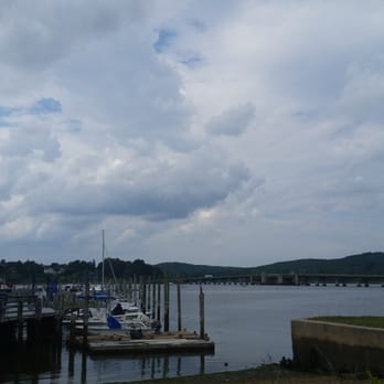 Barnacle Bill's - Marina right outside bar - Bars Near Me - Rumson, New Jersey