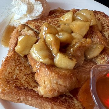 Georgie's Diner - Caramel apple French toast - Vegan Near Me - West Haven, Connecticut Georgie's Diner - Caramel apple French toast - Vegan Near Me - West Haven, Connecticut