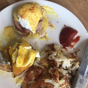 Broken Yolk Cafe - Eggs Benedict - Breakfast & Brunch Near Me - Oceanside, California