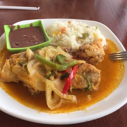 Pollo ensebollado dish. Pollo ensebollado dish.