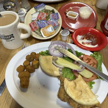 Farmhouse Restaurant - Chicken fried steak sandwich - American Near Me - Branson, Missouri