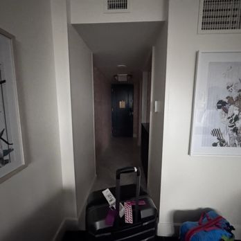 InterContinental Miami - The hallway into the room. Coffee and bathroom are to the right in the hallway - Hotels Near Me - Miami, Florida