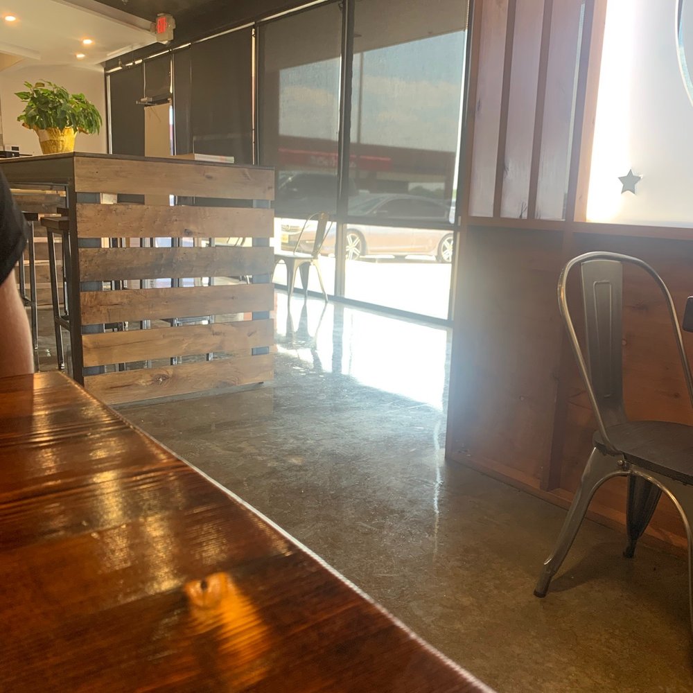 Lucky House - Sitting area - Sushi Bars Near Me - Allen, Texas