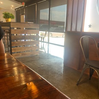 Lucky House - Sitting area - Sushi Bars Near Me - Allen, Texas