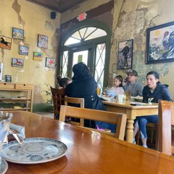 Donderos' - Wild interior, great food!!