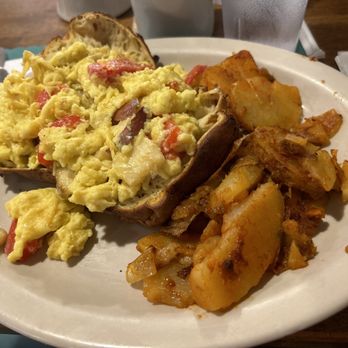 Back Country Cafe - Popover breakfast - American Near Me - Killington, Vermont