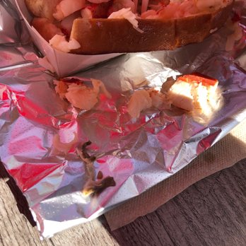James Hook & Co - Dirty stuff on the lobster meat that stinks a lot. - Seafood Near Me - Boston, Massachusetts
