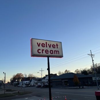 Velvet Cream - Sunsets on The Dip - Ice Cream & Frozen Yogurt Near Me - Hernando, Mississippi