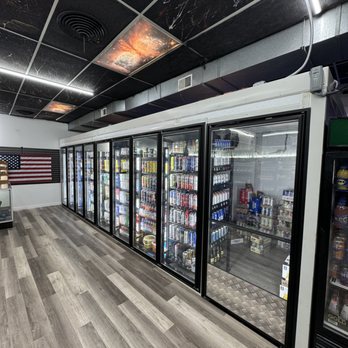 SJ'S LIQUOR & VAPE - Updated May 2026 - 21 Photos - 2645 O St, Lincoln,  Nebraska - Head Shops - Phone Number - Yelp