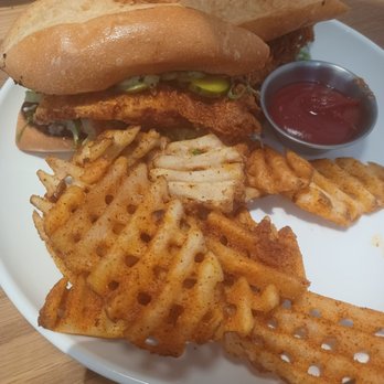 Full Goods Diner - Crispy chicken sandwich - Diners Near Me - San Antonio, Texas