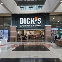 DICK'S Sporting Goods - Access from inside mall