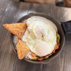 Day N Nite - Biscuits and gravy skillet