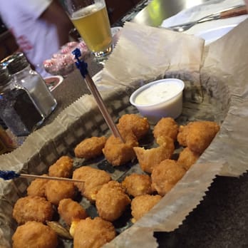 Oscar's Pub & Grill - New American Near Me - Milwaukee, Wisconsin