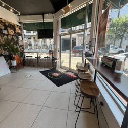 The Good Neighbor Juice Bar - Interior