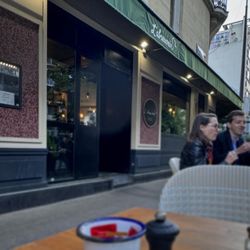 L'Abreuvoir - Restaurant facade and outdoor seating areas