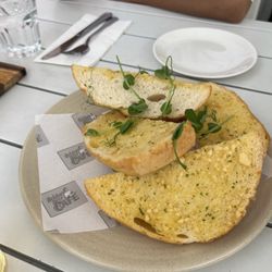 Movenpick - Garlic bread