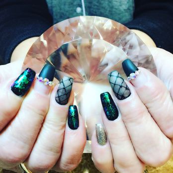 Binh's Nails - Nail Salons Near Me - Edmonton, Alberta