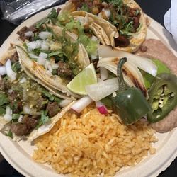 El Chapin Food Truck - Dos de asada y dos de pastor