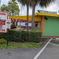 La Placita Mini Market - View from the parking lot