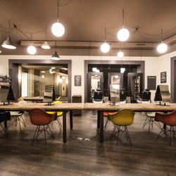 mad AVENUE - Hairstyling on a long table