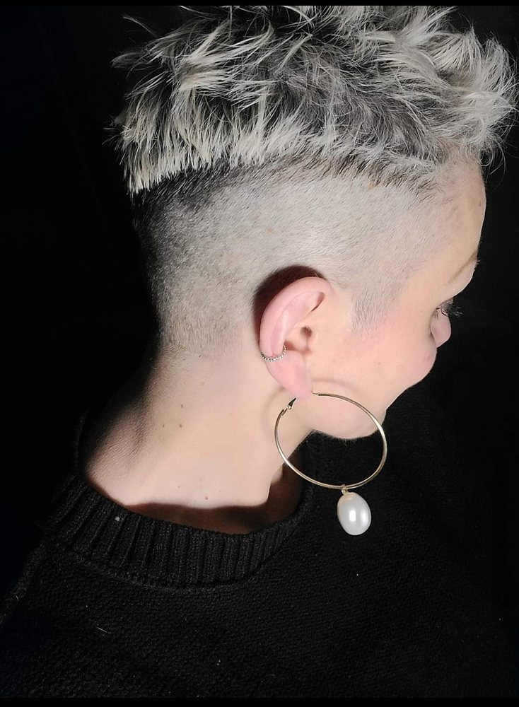 Whitehorse Clipper Hair Salon Logo