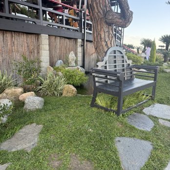 Yamashiro Hollywood - Ambiance little walkway with a view - Japanese Near Me - Los Angeles, California Yamashiro Hollywood - Ambiance little walkway with a view - Japanese Near Me - Los Angeles, California