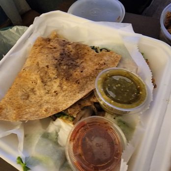 Elmyriachi - Hazeadilla with red and green salsa - Mexican Near Me - Atlanta, Georgia Elmyriachi - Hazeadilla with red and green salsa - Mexican Near Me - Atlanta, Georgia