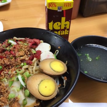 Borneo Eatery - chewy noodles with BBQ pork & fish cake - Indonesian Near Me - Alhambra, California
