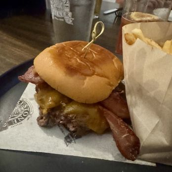Firestone Walker Brewing Company - Paso Robles - Smash Burger - New American Near Me - Paso Robles, California Firestone Walker Brewing Company - Paso Robles - Smash Burger - New American Near Me - Paso Robles, California
