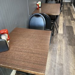 Elmora BBQ - Inside tables
