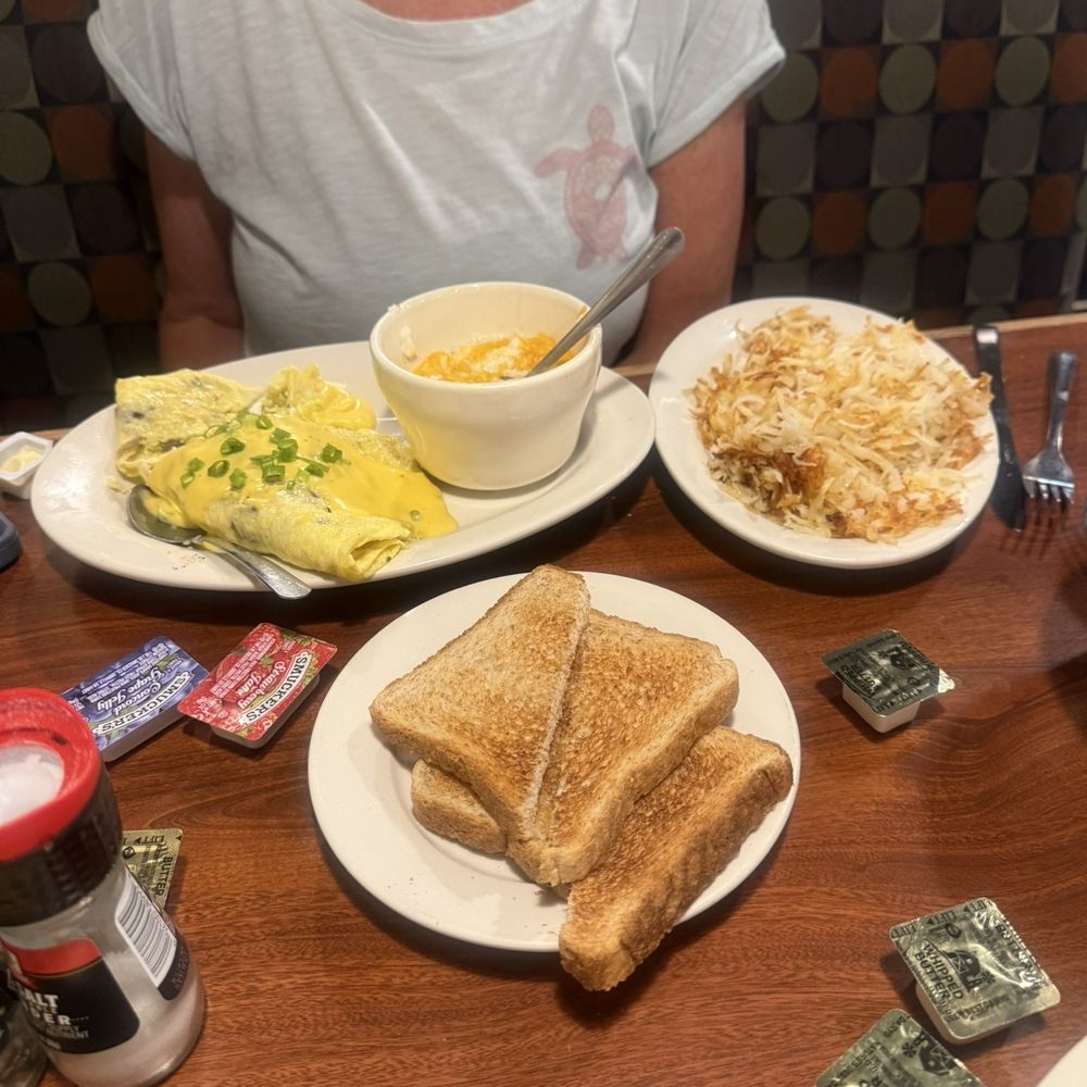 Julwin's Restaurant - Green goat cheese omelet - Breakfast & Brunch Near Me - Fairhope, Alabama Julwin's Restaurant - Green goat cheese omelet - Breakfast & Brunch Near Me - Fairhope, Alabama